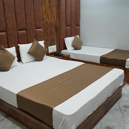 Hotel Pr Villa 간디나가르 외부 사진