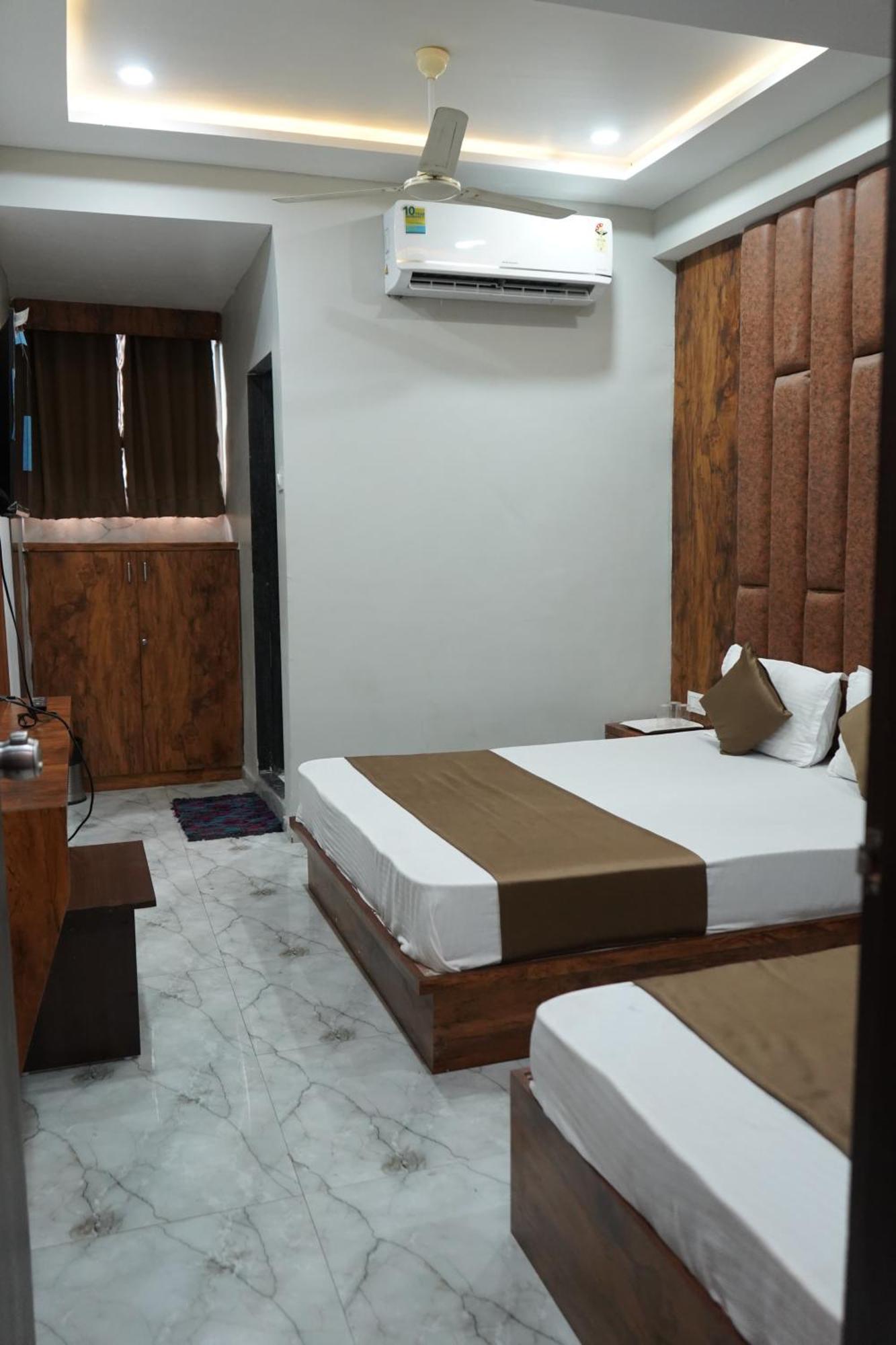 Hotel Pr Villa 간디나가르 외부 사진