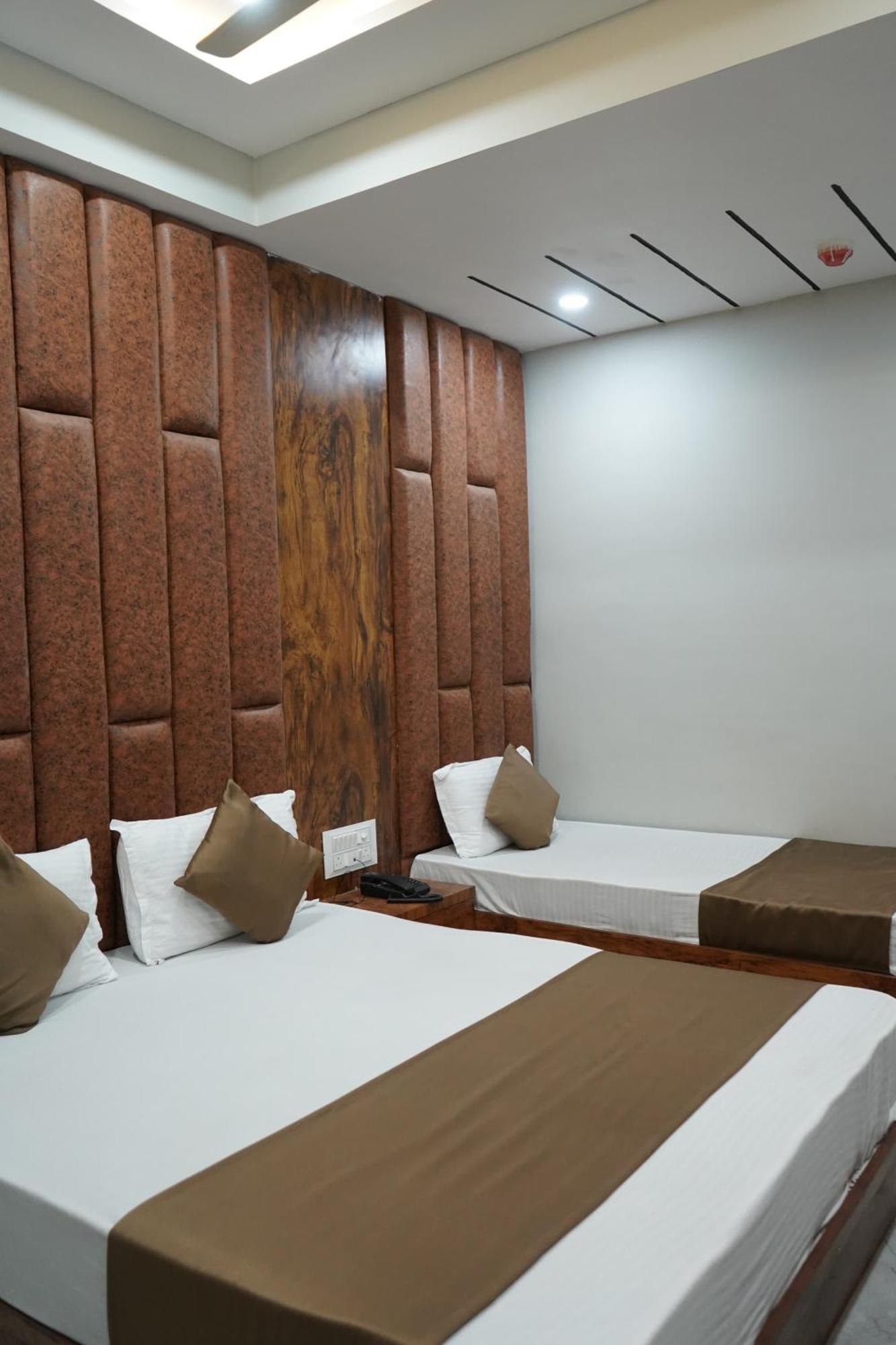 Hotel Pr Villa 간디나가르 외부 사진