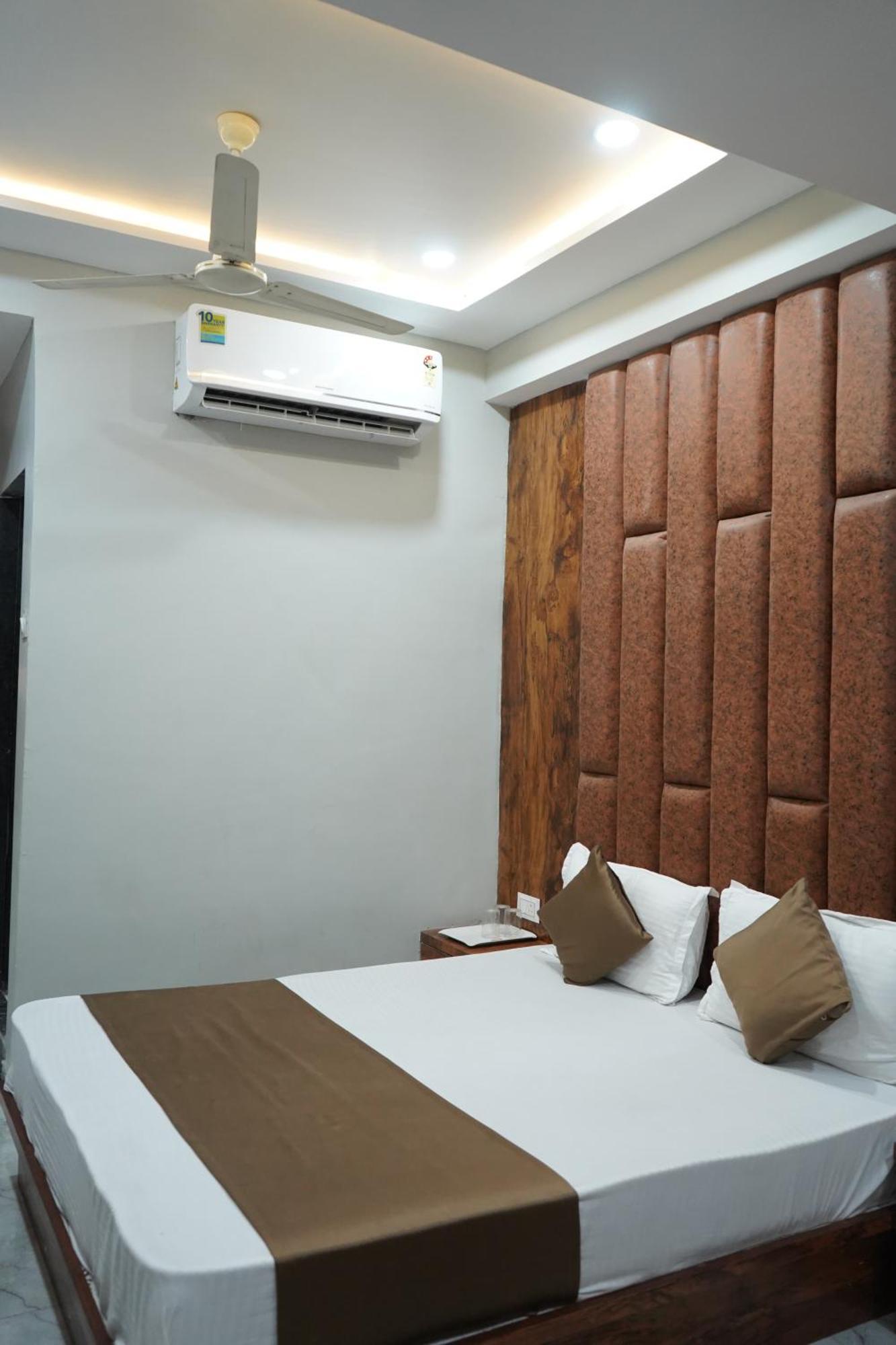 Hotel Pr Villa 간디나가르 외부 사진
