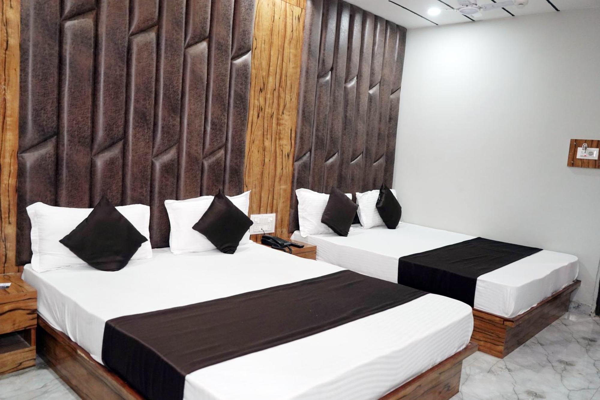 Hotel Pr Villa 간디나가르 외부 사진