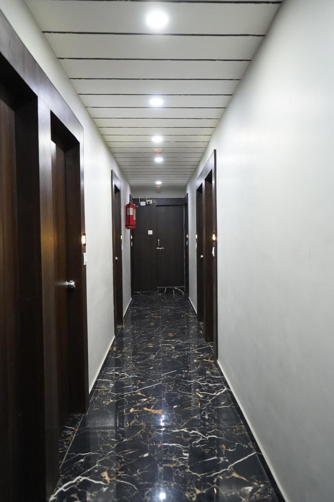 Hotel Pr Villa 간디나가르 외부 사진