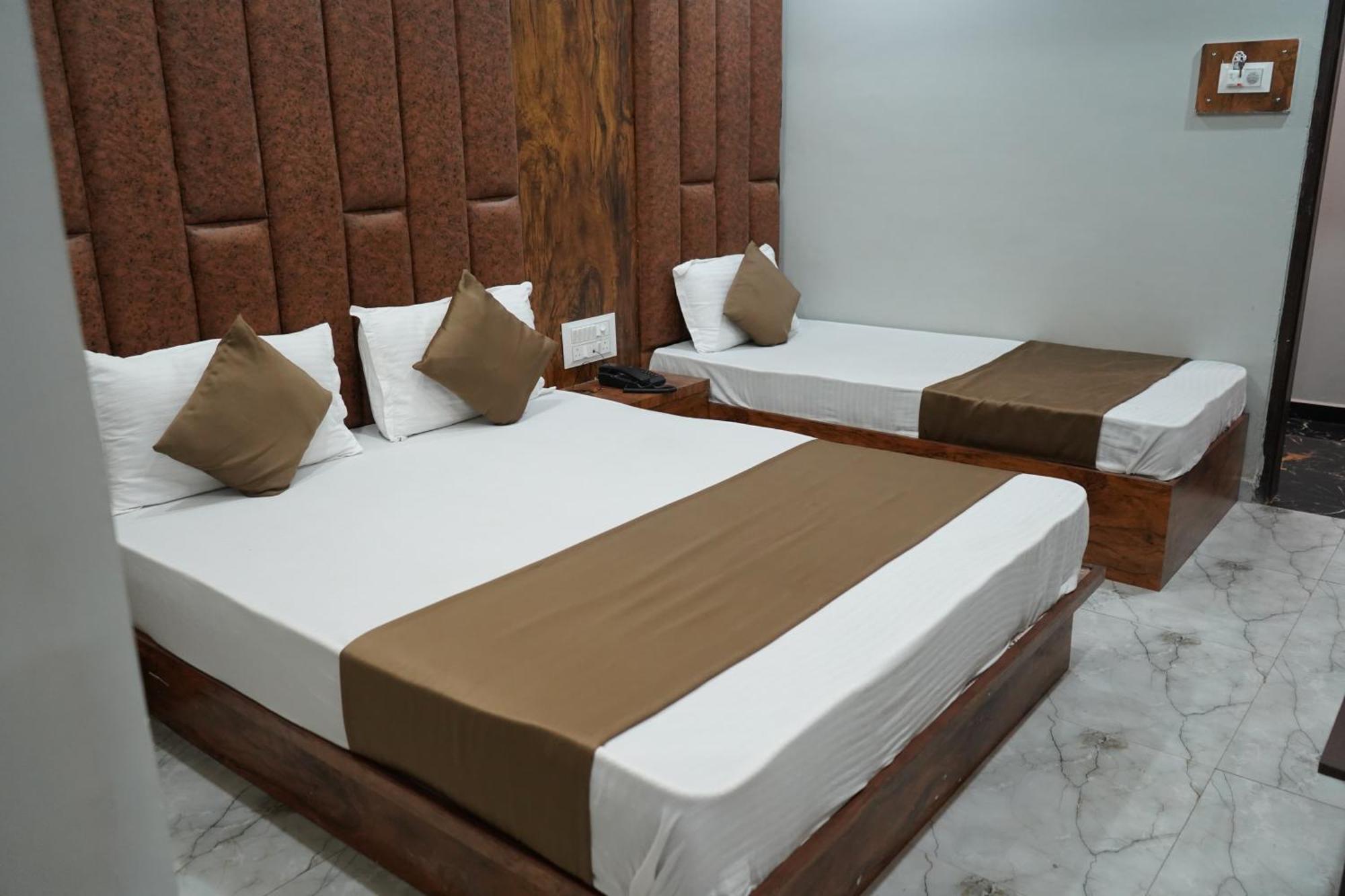 Hotel Pr Villa 간디나가르 외부 사진